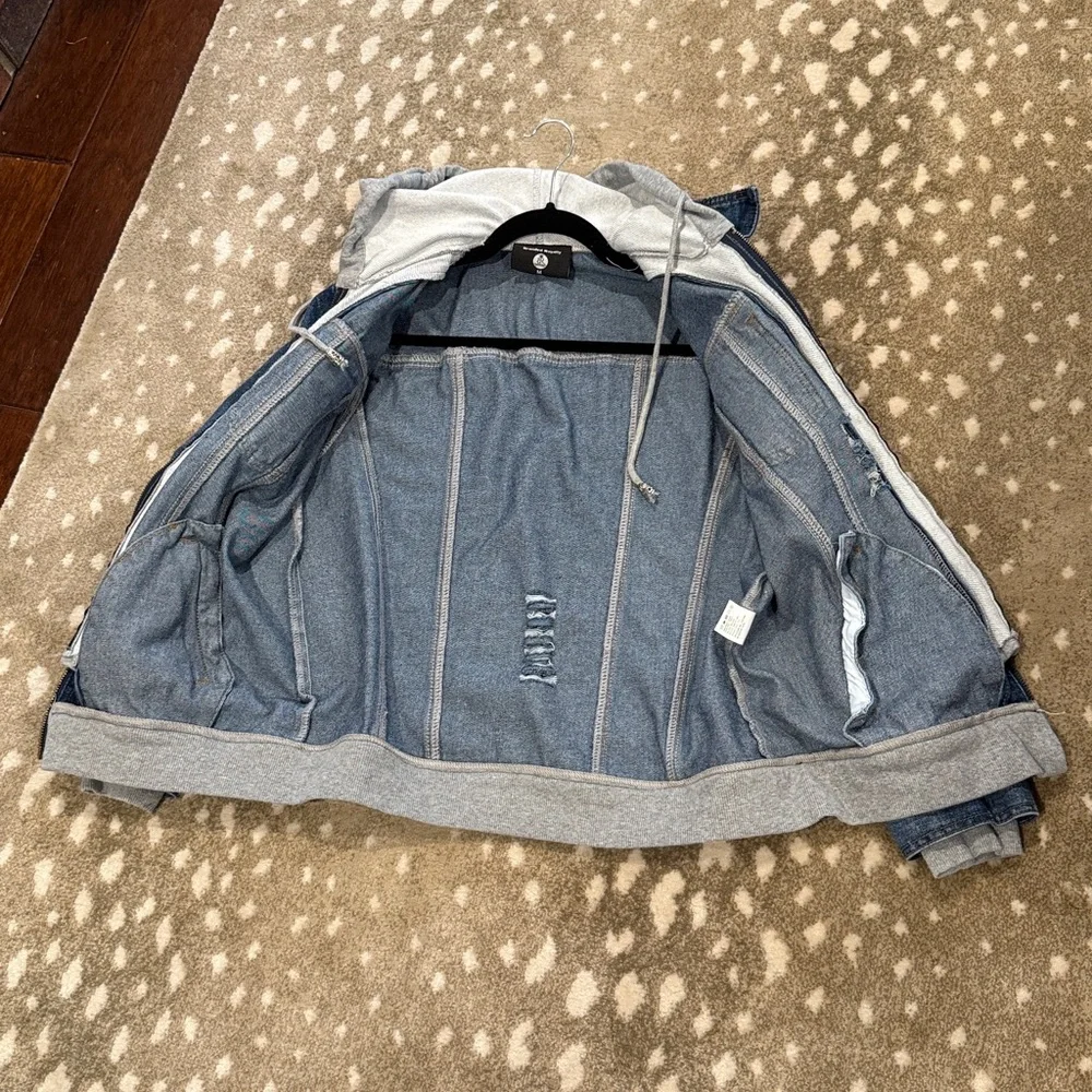 Branded Royalty Denim Jacket with Gray Hoodie. Size M - Picture 5 of 7